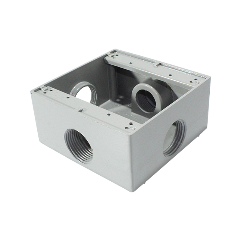 Caja Cuadrada 2400 en Inyección de Aluminio con Cinco Accesos Roscados para Intemperie Marca Soldexel